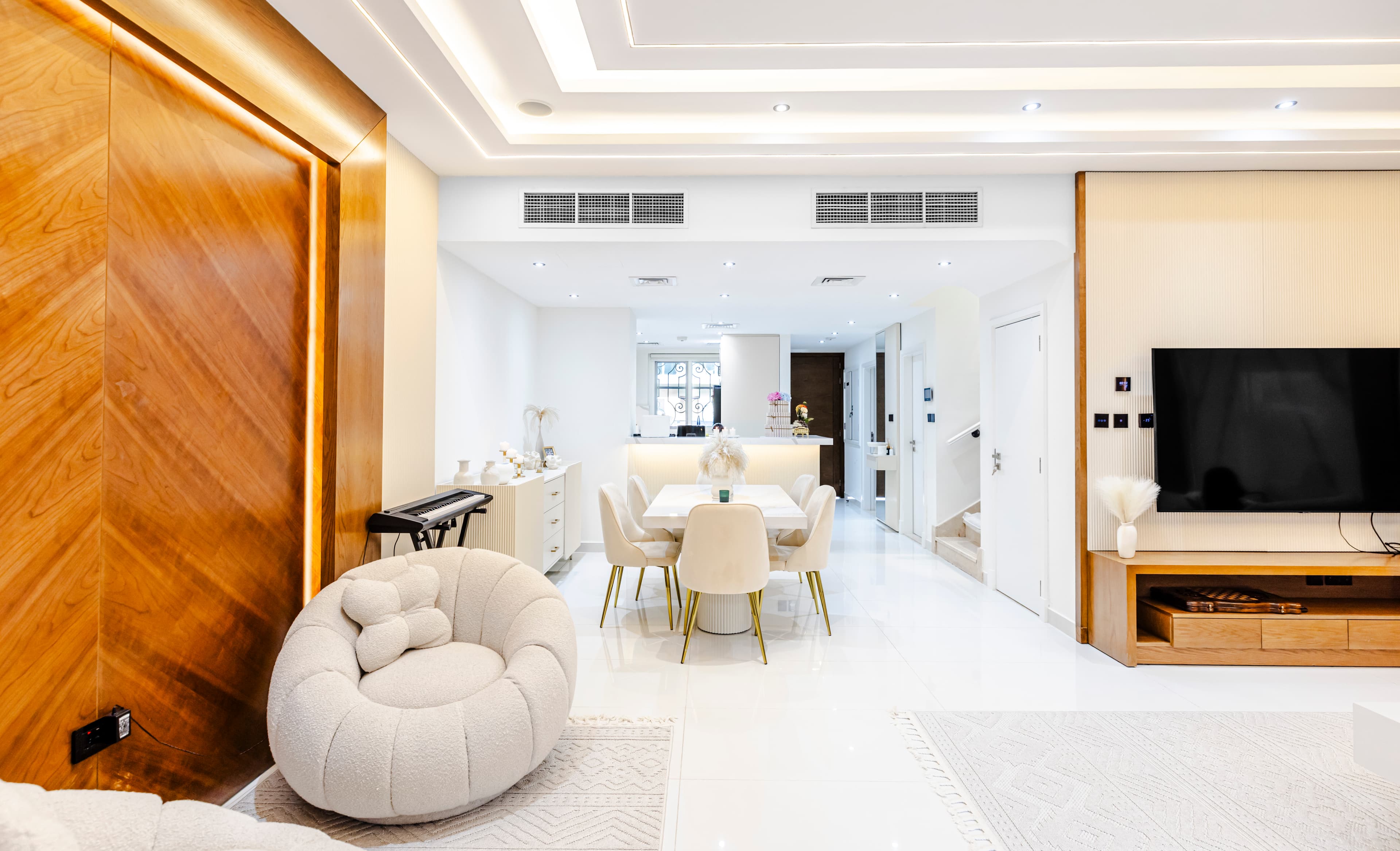 Aschraf Mahmud: Dubai Magazine Feature